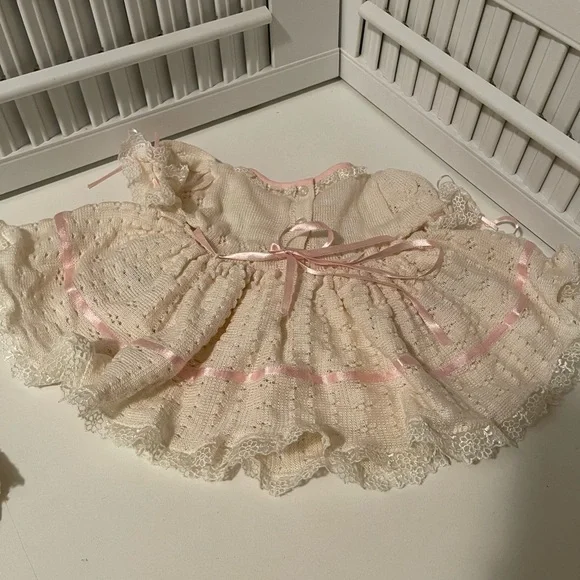 Adorable Benewborn set of three pieces,dresses pants and blankets. Soft and New - Picture 9 of 11